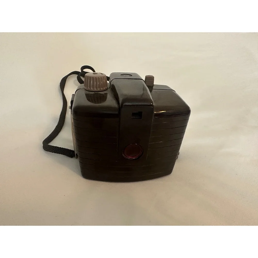 Vintage Kodak Brownie Holiday Flash Camera 127 Film Dakon Lens Black Bakelite